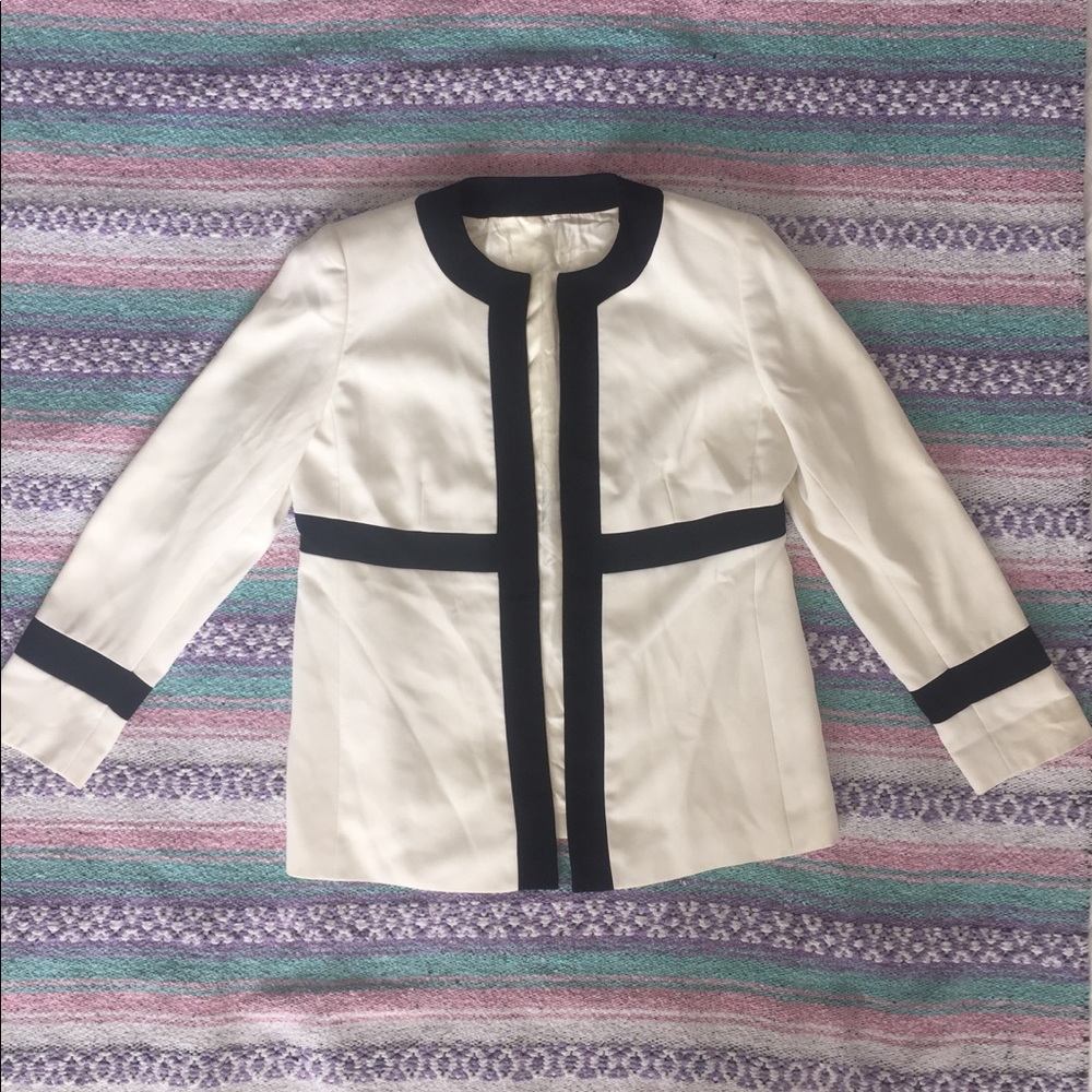Vintage Women's White And Black Blazer